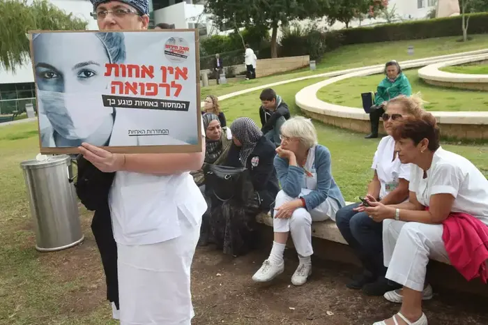 הפגנת אחיות בבלינסון , דצמבר 2012 (יותם רונן) הפגנת אחיות בבלינסון , דצמבר 2012 (יותם רונן)
