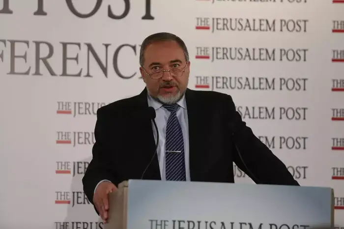 אביגדור ליברמן בועידת השגרירים בהרצליה, דצמבר 2012 (יותם רונן) אביגדור ליברמן בועידת השגרירים בהרצליה, דצמבר 2012 (יותם רונן)