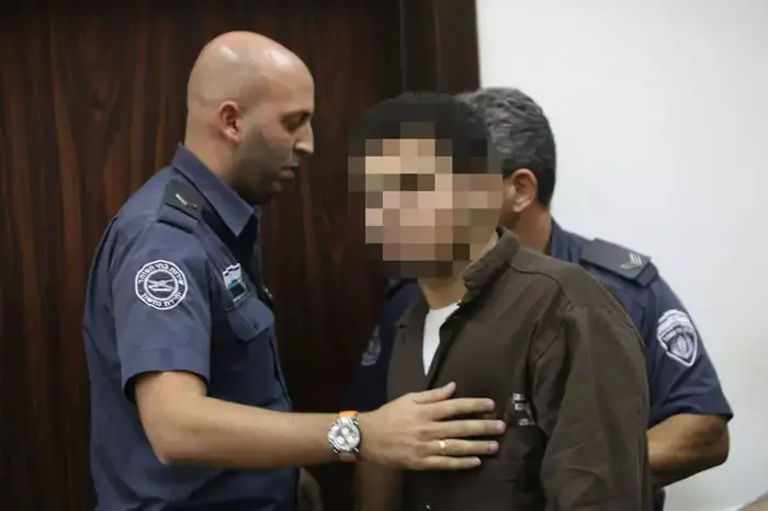 הארכת מעצר לחשוד בהנחת מטען באוטובוס בתל אביב , דצמבר 2012 (יותם רונן) הארכת מעצר לחשוד בהנחת מטען באוטובוס בתל אביב , דצמבר 2012 (יותם רונן)