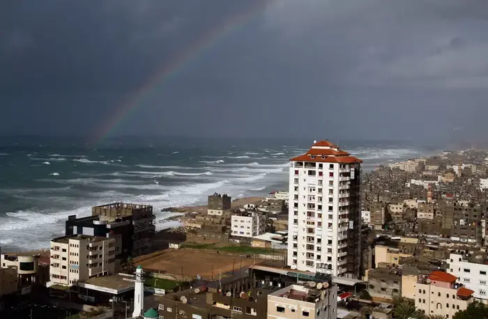 נושא: קשת בענן מעל שמי עזה, 7 בינואר 2013 (רויטרס) נושא: קשת בענן מעל שמי עזה, 7 בינואר 2013 (רויטרס)