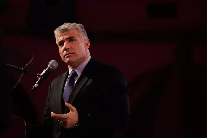 יאיר לפיד בכנס "מעורבים" של מעריב. אילת, ינואר 2013 (ספק 500 , אריק סולטן ואדי ישראלי) יאיר לפיד בכנס "מעורבים" של מעריב. אילת, ינואר 2013 (ספק 500 , אריק סולטן ואדי ישראלי)