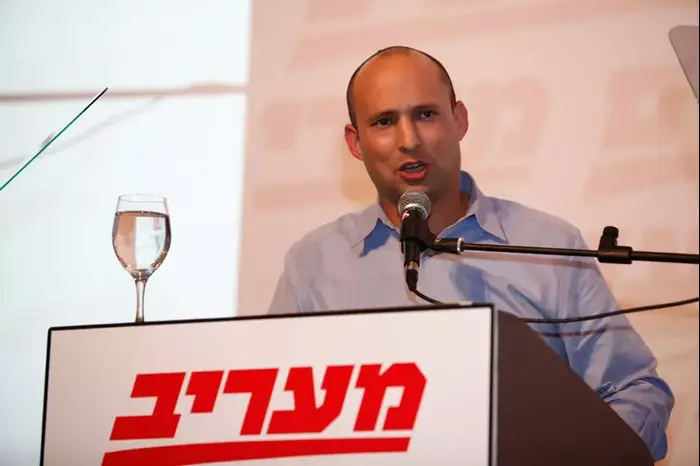 נפתלי בנט בכנס "מעורבים" של מעריב. אילת, ינואר 2013 (ספק 500 , אריק סולטן ואדי ישראלי) נפתלי בנט בכנס "מעורבים" של מעריב. אילת, ינואר 2013 (ספק 500 , אריק סולטן ואדי ישראלי)