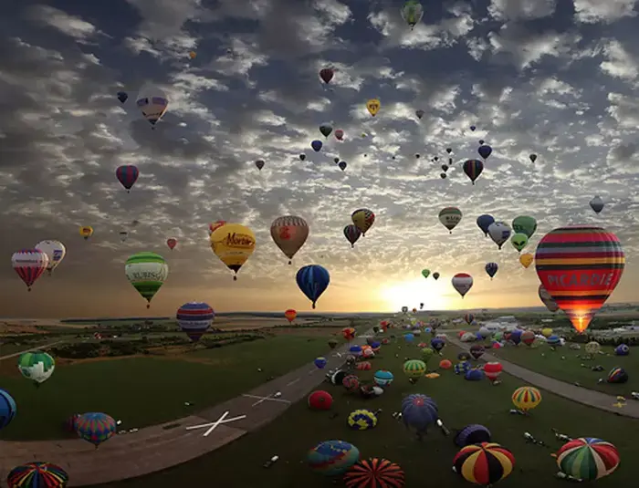 בלונים פורחים (אתר רשמי , http://blog.flickr.net/en/2009/08/02/balloon-launch) בלונים פורחים (אתר רשמי , http://blog.flickr.net/en/2009/08/02/balloon-launch)