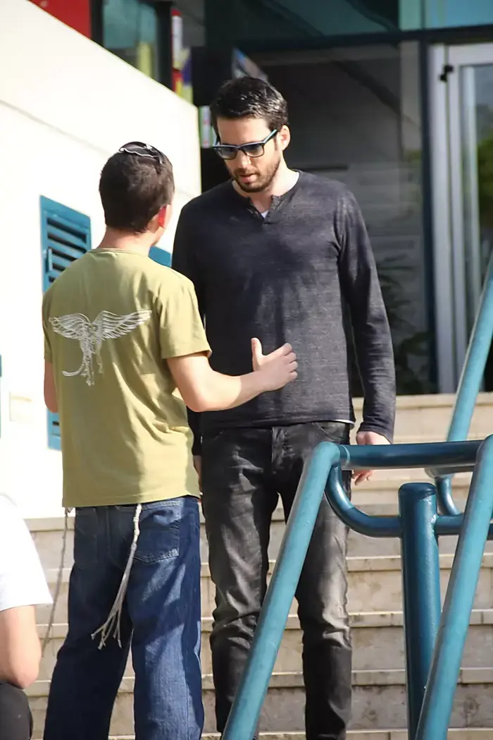 עידו רוזנבלום (אביב חופי) עידו רוזנבלום (אביב חופי)