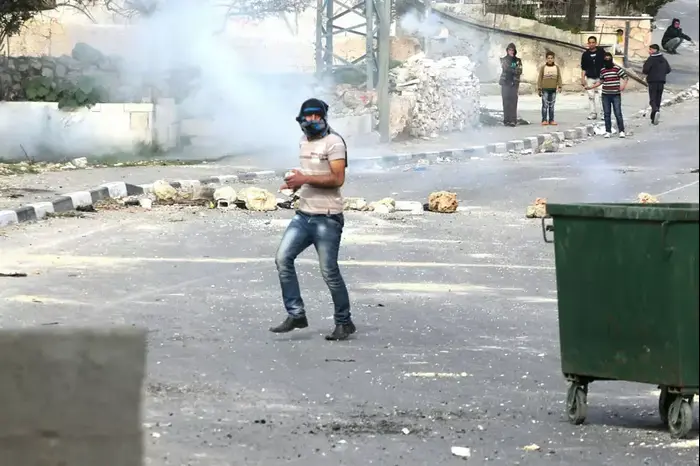 מהומות אחרי הלווייתו של ערפאת ג'ראדאת, האסיר שמת בכלא מגידו. פברואר 2012 (יותם רונן) מהומות אחרי הלווייתו של ערפאת ג'ראדאת, האסיר שמת בכלא מגידו. פברואר 2012 (יותם רונן)