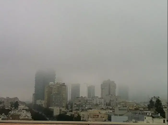 ערפל בתל אביב (מערכת וואלה! NEWS , דניאל רוזנבאום) ערפל בתל אביב (מערכת וואלה! NEWS , דניאל רוזנבאום)
