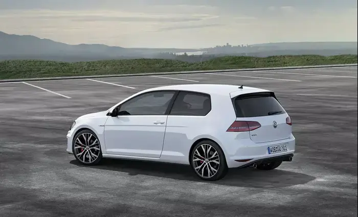 פולקסווגן גולף GTI דור שבע (אתר יצרן) פולקסווגן גולף GTI דור שבע (אתר יצרן)