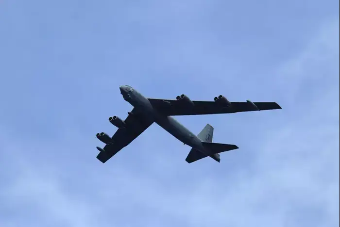 מפציץ גרעיני מדגם B-52 של חיל האוויר האמריקני (AP) מפציץ גרעיני מדגם B-52 של חיל האוויר האמריקני (AP)