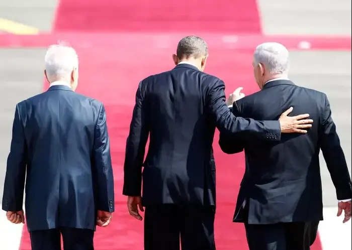 אובמה, פרס ונתניהו על השטיח האדום, מרץ 2013 (רויטרס) אובמה, פרס ונתניהו על השטיח האדום, מרץ 2013 (רויטרס)