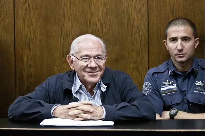 השופט דן כהן מובא לדיון במחוזי ת"א, מרץ 2013 (מגד גוזני) השופט דן כהן מובא לדיון במחוזי ת"א, מרץ 2013 (מגד גוזני)