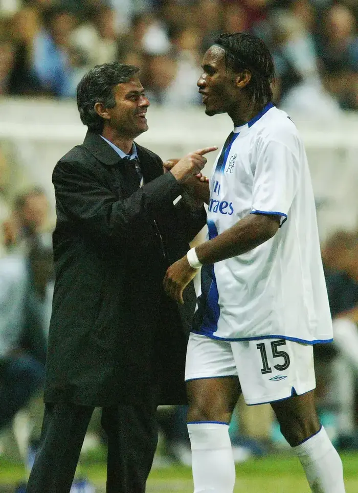 דידייה דרוגבה עם ז'וזה מוריניו, צ'לסי 2004 (GettyImages) דידייה דרוגבה עם ז'וזה מוריניו, צ'לסי 2004 (GettyImages)