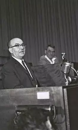 לוי אשכול (אוסף התצלומים הלאומי) לוי אשכול (אוסף התצלומים הלאומי)