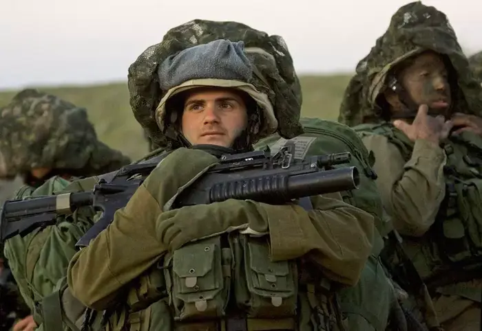 אנשי מילואים בגבול עזה במבצע עופרת יצוקה, ינואר 2012 (AP) אנשי מילואים בגבול עזה במבצע עופרת יצוקה, ינואר 2012 (AP)