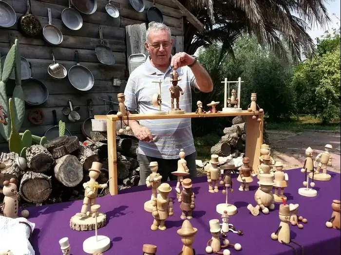 בובות עץ של סבא מוטי, מושב גינתון (יח"צ)