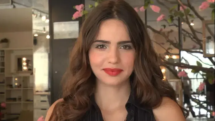 המאפרת ורד ספיבק מציגה מראה איפור לאביב/קיץ 2013 (דייב שחר)