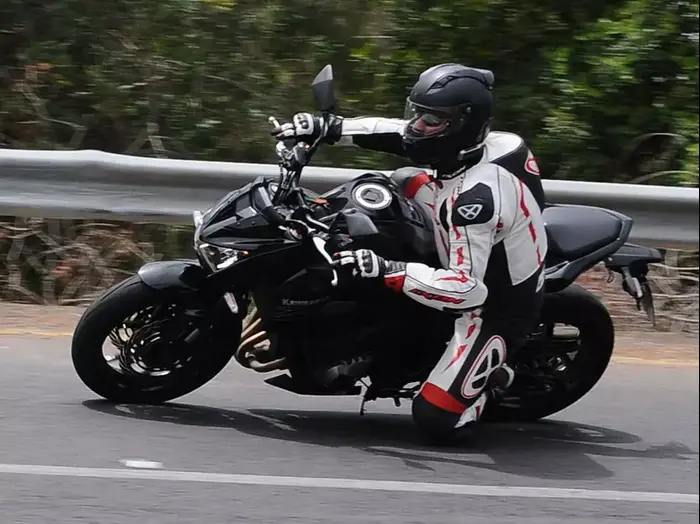 מבחן אופנוע קוואסאקי Z800 (בן קלמר) מבחן אופנוע קוואסאקי Z800 (בן קלמר)