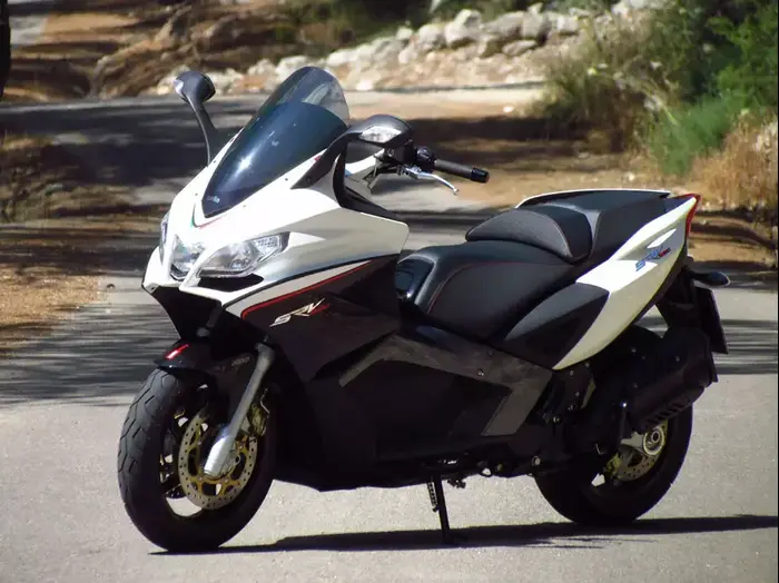מבחן אפריליה SRV 850 (קובי ליאני) מבחן אפריליה SRV 850 (קובי ליאני)