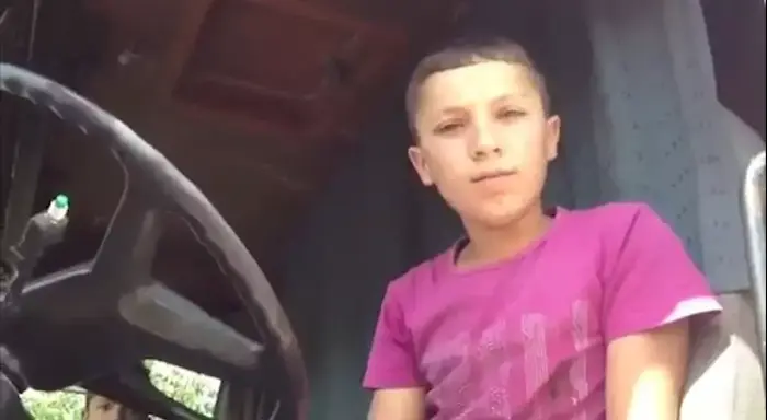 תושבי חברון הופתעו: נהג המשאית - ילד פלסטיני (יח"צ) תושבי חברון הופתעו: נהג המשאית - ילד פלסטיני (יח"צ)