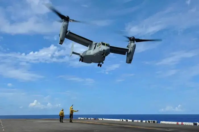 מטוס מסוק מדגם V-22 (אתר רשמי , חיל הנחתים האמריקני) מטוס מסוק מדגם V-22 (אתר רשמי , חיל הנחתים האמריקני)