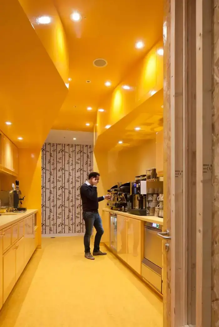 המשרדים המעוצבים של יו טיוב בלונדון, עיצוב פנים: PENSON (בנין ודיור , David Barbour) המשרדים המעוצבים של יו טיוב בלונדון, עיצוב פנים: PENSON (בנין ודיור , David Barbour)