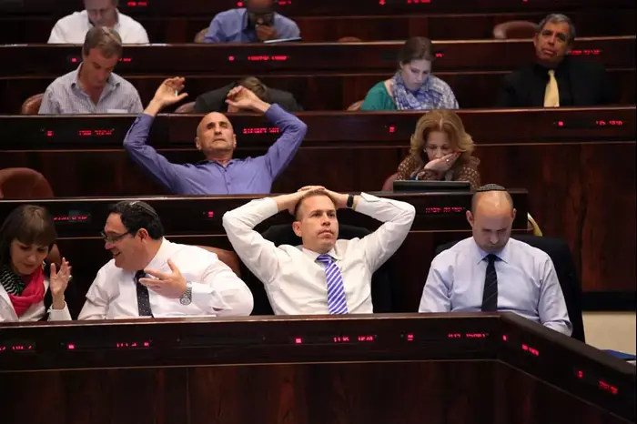 עפר שלח, נפתלי בנט, גלעד ארדן מפהק, שי פירון ולימור לבנת בדיון על תקציב המדינה. (יואב דודקביץ')