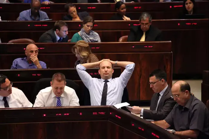 משה (בוגי) יעלון, גדעון סער, נפתלי בנט, גלעד ארדן ועפר שלח בדיון על התקציב בכנסת. יולי 2013 (יואב דודקביץ')