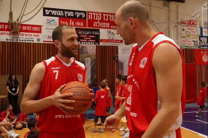שחקני הפועל גליל עליון לשעבר, דורון שפר, עידו קוז'יקרו (דרור פיקלני) שחקני הפועל גליל עליון לשעבר, דורון שפר, עידו קוז'יקרו (דרור פיקלני)