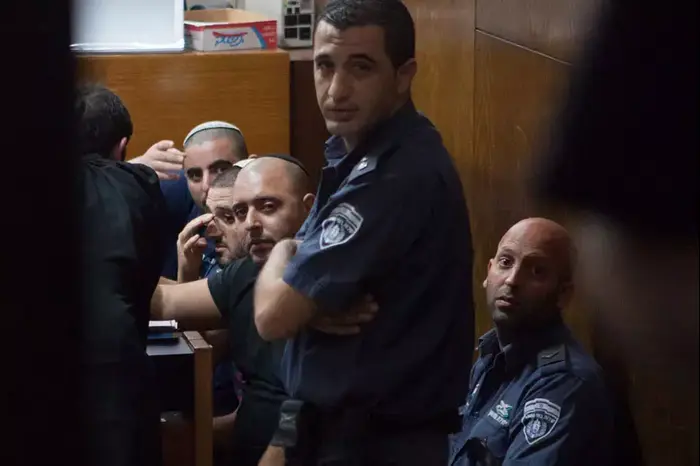בני משפחת מוסלי, מואשמים בסחיטה באיומים בבית משפט השלום בת"א, יולי 2013 (דרור עינב) בני משפחת מוסלי, מואשמים בסחיטה באיומים בבית משפט השלום בת"א, יולי 2013 (דרור עינב)