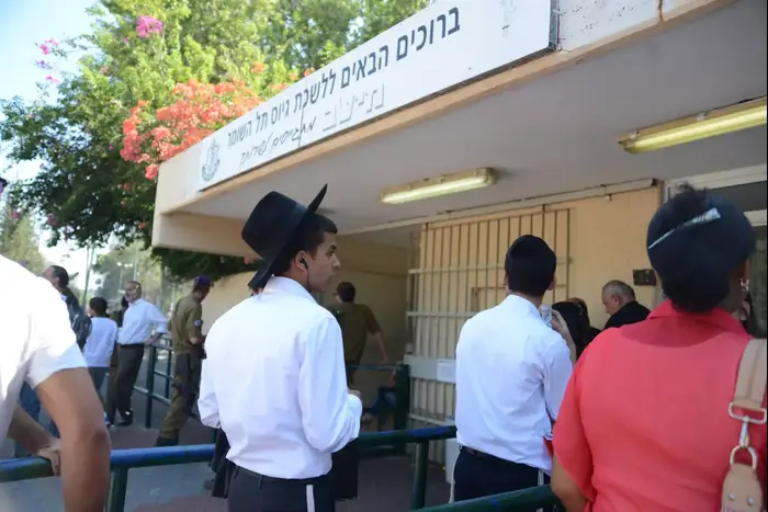 גיוס לנחל החרדי בבקו"ם. אוגוסט 2013 (ניב אהרונסון) גיוס לנחל החרדי בבקו"ם. אוגוסט 2013 (ניב אהרונסון)