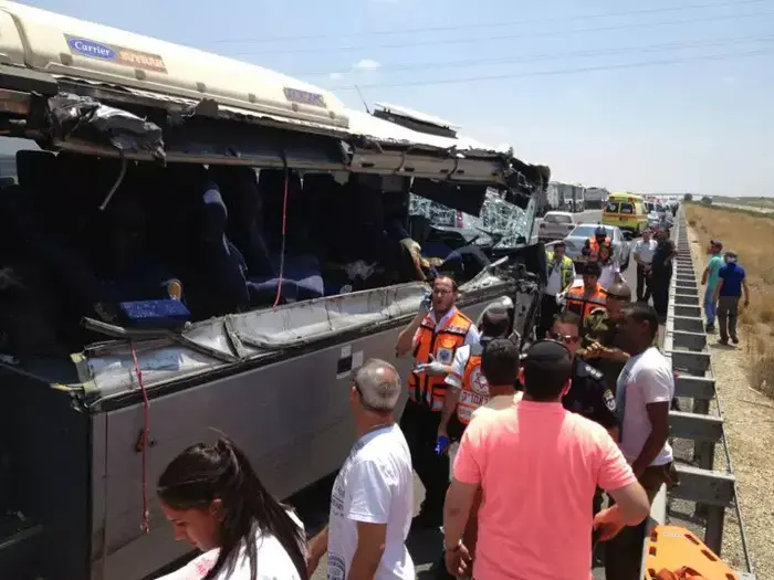 תאונה קטלנית בכביש 6 מחלף שורק. אוגוסט 2013 (מערכת וואלה! NEWS , חדשות בזמן אמת) תאונה קטלנית בכביש 6 מחלף שורק. אוגוסט 2013 (מערכת וואלה! NEWS , חדשות בזמן אמת)