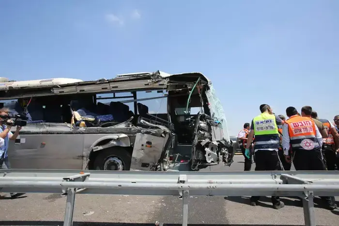 זירת התאונה בכביש 6 במחלף שורק. אוגוסט 2013 (יותם רונן) זירת התאונה בכביש 6 במחלף שורק. אוגוסט 2013 (יותם רונן)