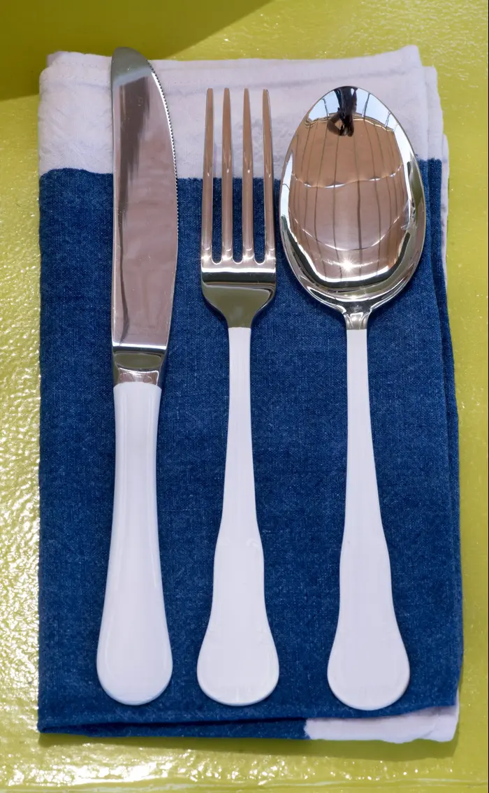 שולחן חג בעיצוב ענת קסטיאל, 2013 (נמרוד סונדרס) שולחן חג בעיצוב ענת קסטיאל, 2013 (נמרוד סונדרס)