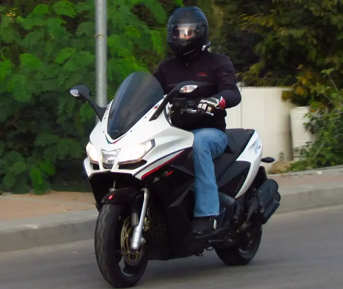 מבחן ארוך טווח אפריליה SRV 850 (קובי ליאני) מבחן ארוך טווח אפריליה SRV 850 (קובי ליאני)