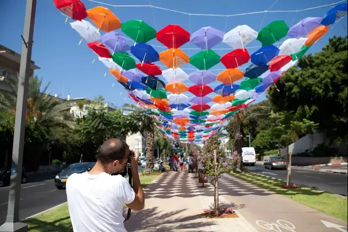 רשת אינטרנט אלחוטית חופשית בכל תל אביב- קמפיין של עיריית תל אביב מעל שדרות בן גוריון (דרור עינב) רשת אינטרנט אלחוטית חופשית בכל תל אביב- קמפיין של עיריית תל אביב מעל שדרות בן גוריון (דרור עינב)