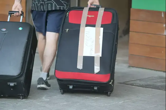 נינט טייב עוברת דירה (יח"צ , ראובן שניידר) נינט טייב עוברת דירה (יח"צ , ראובן שניידר)