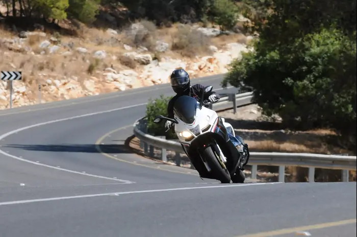 מבחן ארוך טווח אפריליה SRV 850 (בן קלמר) מבחן ארוך טווח אפריליה SRV 850 (בן קלמר)