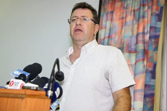 מיקו צרפתי יו"ר ועד העובדים של חברת חשמל במסע"ת בעקבות עיצומי עובדים, אוקטובר 2013 (שלומי גבאי) מיקו צרפתי יו"ר ועד העובדים של חברת חשמל במסע"ת בעקבות עיצומי עובדים, אוקטובר 2013 (שלומי גבאי)