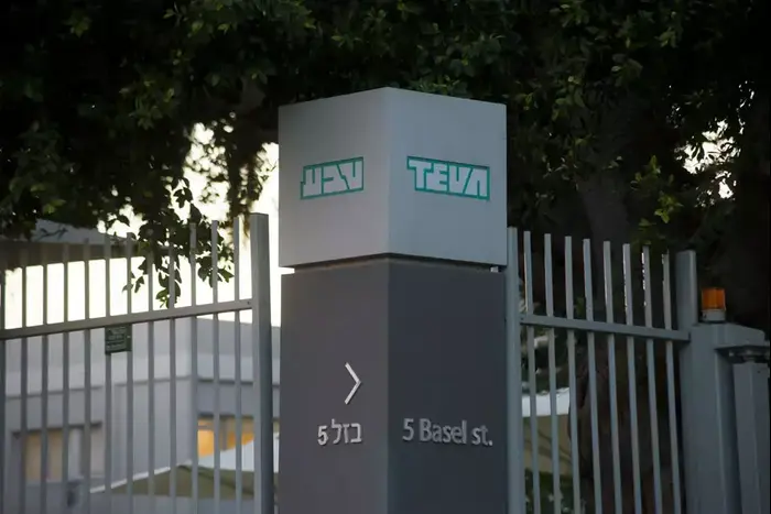 מפעל טבע בפתח תקווה (ניב אהרונסון) מפעל טבע בפתח תקווה (ניב אהרונסון)