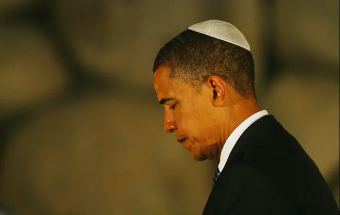 נשיא ארה"ב ברק אובמה מבקר ביד ושם. יולי 2008 (GettyImages) נשיא ארה"ב ברק אובמה מבקר ביד ושם. יולי 2008 (GettyImages)
