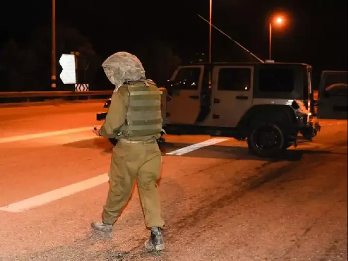 כוח צה"ל באזור כיסופים, 1 בנובמבר 2013 (דייב בוימוביץ') כוח צה"ל באזור כיסופים, 1 בנובמבר 2013 (דייב בוימוביץ')