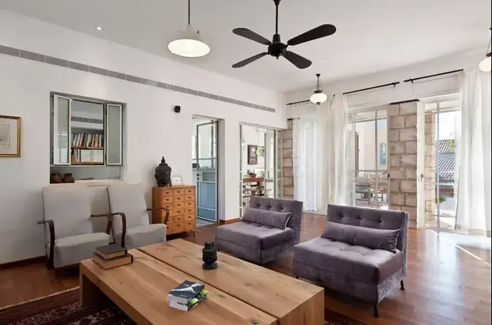 בית בזיכרון יעקב. אדריכלות: ניצן שלומי (בנין ודיור , עודד סמדר) בית בזיכרון יעקב. אדריכלות: ניצן שלומי (בנין ודיור , עודד סמדר)