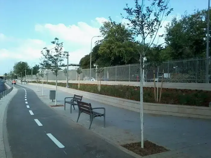 שביל אופניים, שדרות רוקח מרכז הירידים תל אביב (יח"צ) שביל אופניים, שדרות רוקח מרכז הירידים תל אביב (יח"צ)