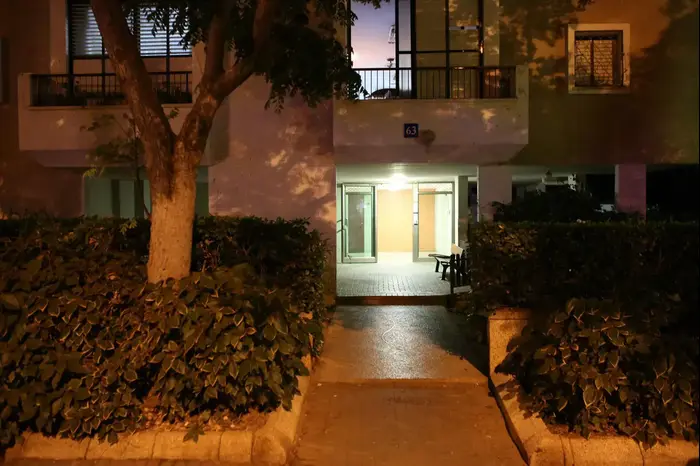ילדה בת 7 נדקרה ככל הנראה על ידי דודה בנתניה, 26 בנובמבר 2013 (יותם רונן) ילדה בת 7 נדקרה ככל הנראה על ידי דודה בנתניה, 26 בנובמבר 2013 (יותם רונן)