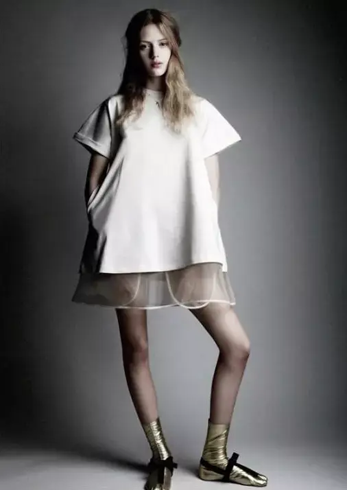 אסתר היש במגזין אינטרוויו, דצמבר 2012 (סריקה , Patrick Demarchelier)