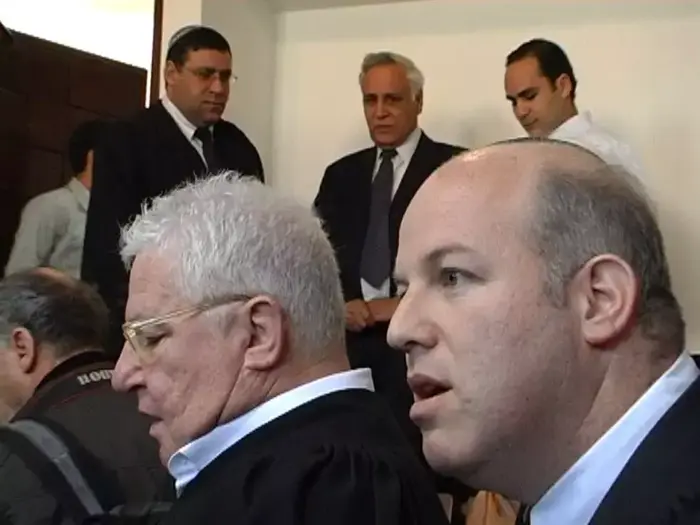 עורך הדין אבי לביא, פרקליטו של משה קצב, החשוד במעורבות בזיוף ומכירת יצירות אמנות (צילום מסך) עורך הדין אבי לביא, פרקליטו של משה קצב, החשוד במעורבות בזיוף ומכירת יצירות אמנות (צילום מסך)
