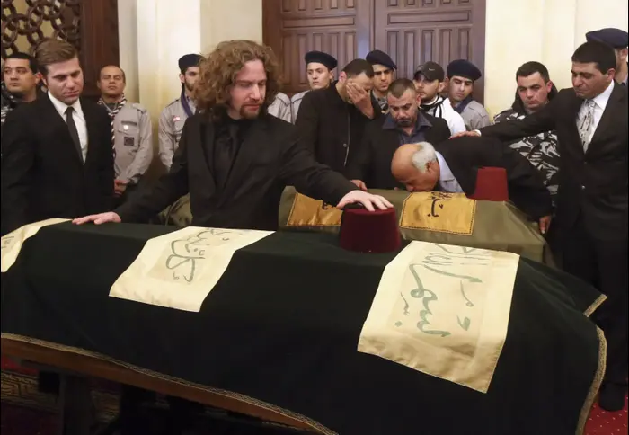 הלווייתו של השר לשעבר מוחמד שאטח שנרצח בפיגוע בביירות. לבנון, דצמבר 2013 (רויטרס) הלווייתו של השר לשעבר מוחמד שאטח שנרצח בפיגוע בביירות. לבנון, דצמבר 2013 (רויטרס)