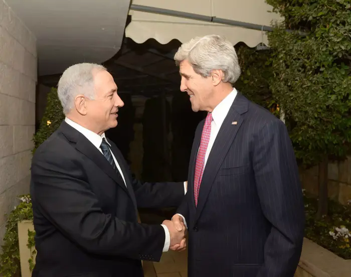 ראש הממשלה בנימין נתניהו נפגש בירושלים עם שר החוץ האמריקני ג'ון קרי, ינואר 2014 (לשכת העיתונות הממשלתית , עמוס בן גרשום) ראש הממשלה בנימין נתניהו נפגש בירושלים עם שר החוץ האמריקני ג'ון קרי, ינואר 2014 (לשכת העיתונות הממשלתית , עמוס בן גרשום)