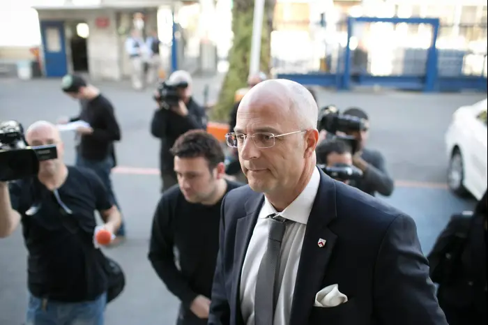 גדעון פישר, עורך דינו של מנשה ארביב, מגיע לפגישה עם היועמ"ש, ינואר 2014 (נועם מושקוביץ) גדעון פישר, עורך דינו של מנשה ארביב, מגיע לפגישה עם היועמ"ש, ינואר 2014 (נועם מושקוביץ)
