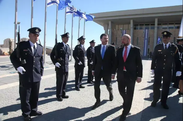 ביקור נשיא הפרלמנט האירופי מרטין שולץ בכנסת, ינואר 2014 (יח"צ , דוברות הכנסת) ביקור נשיא הפרלמנט האירופי מרטין שולץ בכנסת, ינואר 2014 (יח"צ , דוברות הכנסת)