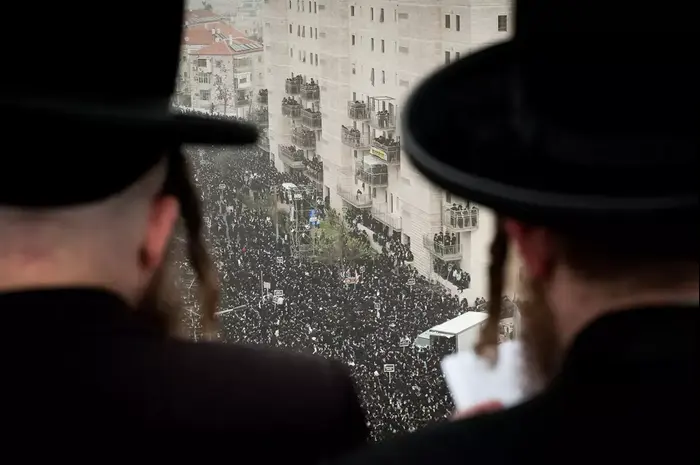 עצרת המיליון נגד חוק הגיוס, חרדים בבנייני האומה ירושלים. מרץ 2014 (עומר מירון) עצרת המיליון נגד חוק הגיוס, חרדים בבנייני האומה ירושלים. מרץ 2014 (עומר מירון)